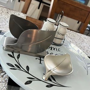 Napkin holder and spoon rest